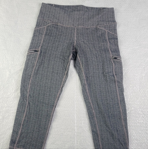 Athleta Gray Pull On Zip Pockets Activewear Capri Leggings Pants Size Medium - Picture 8 of 8